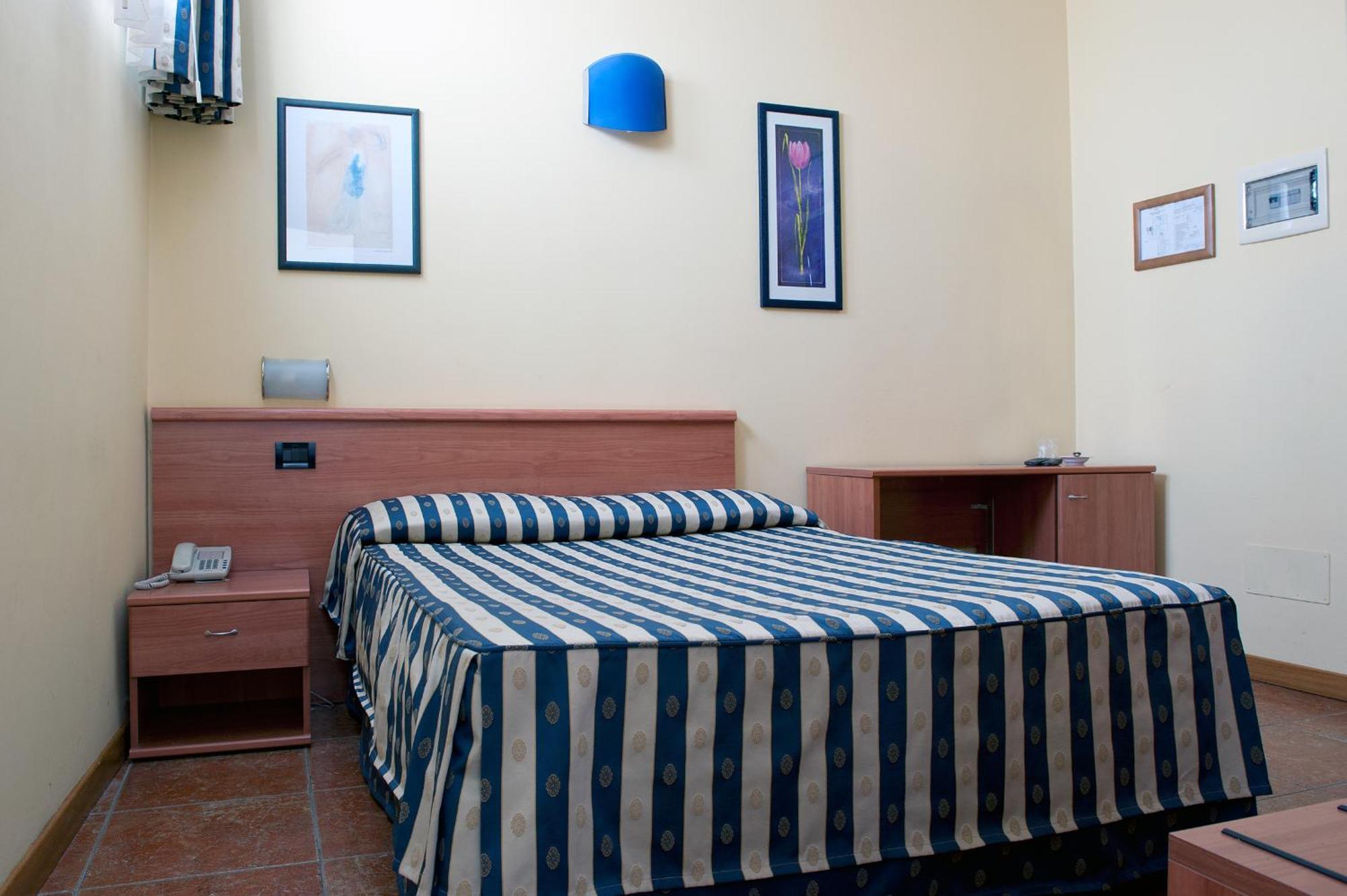 Hotel Blue Ribbon แวร์เชลลี ภายนอก รูปภาพ