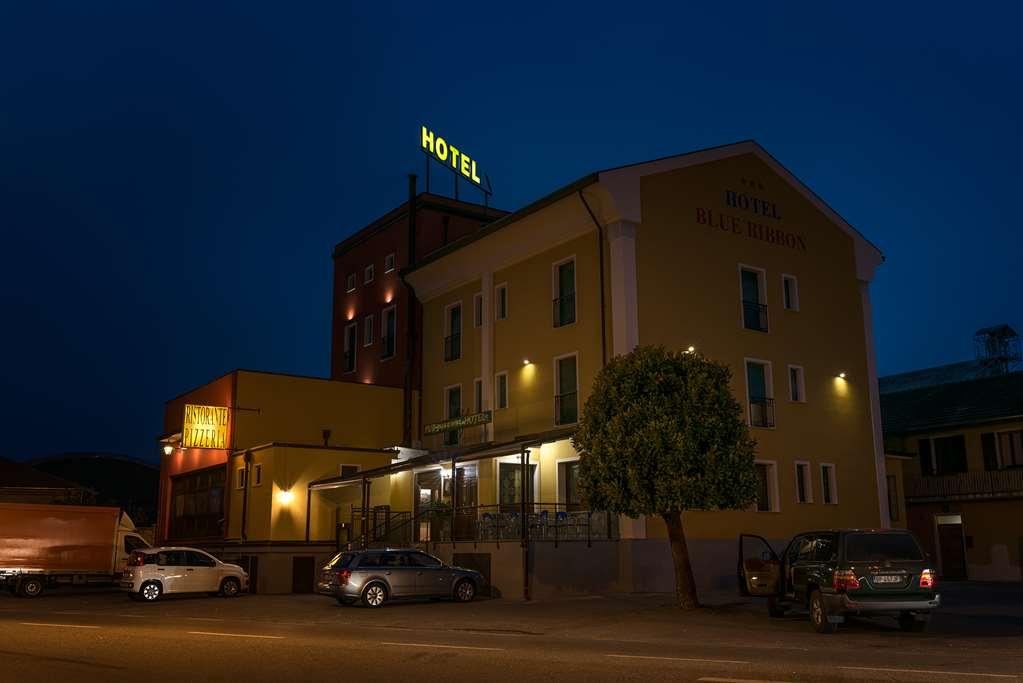Hotel Blue Ribbon แวร์เชลลี ภายนอก รูปภาพ